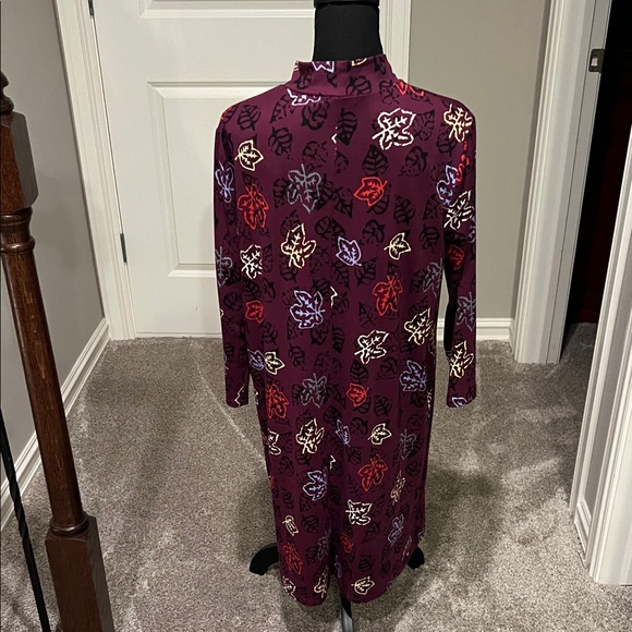 Elegant Long Sleeve Dress with Leaf Pattern - Picture 7 of 9